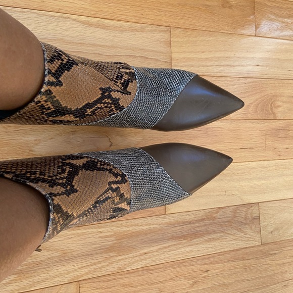 Isabel Marant Latts paneled snake-effect leather ankle boot - Picture 5 of 9